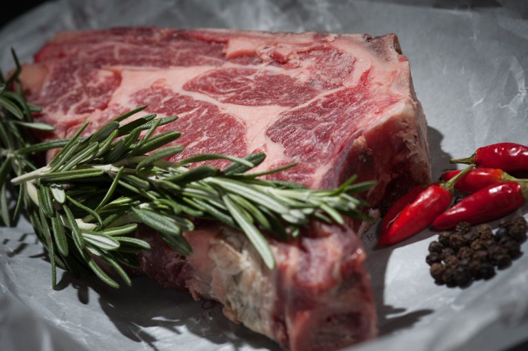 Carnivore Ernährung und Hereford-Rind – Die Vorteile von hochwertigem Weidefleisch
