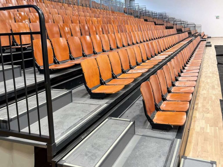 Zuschauertribüne Sporthalle – Sichere und komfortable Plätze für jedes Sportevent