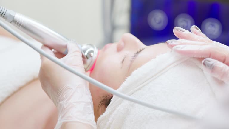 Fruchtsäurepeeling für die Haut: Möglichkeiten und Besonderheiten der kosmetischen Behandlung