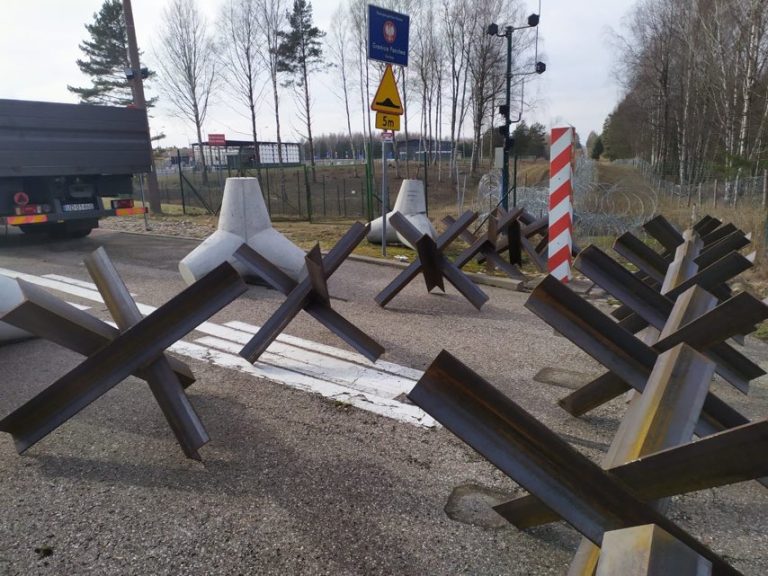 Panzersperren Beton: Robuste Stahlbetonelemente für militärische und zivile Schutzbereiche