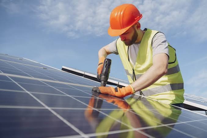 Photovoltaik Komponenten für Installateure mit attraktiven Preisen und großer Produktauswahl